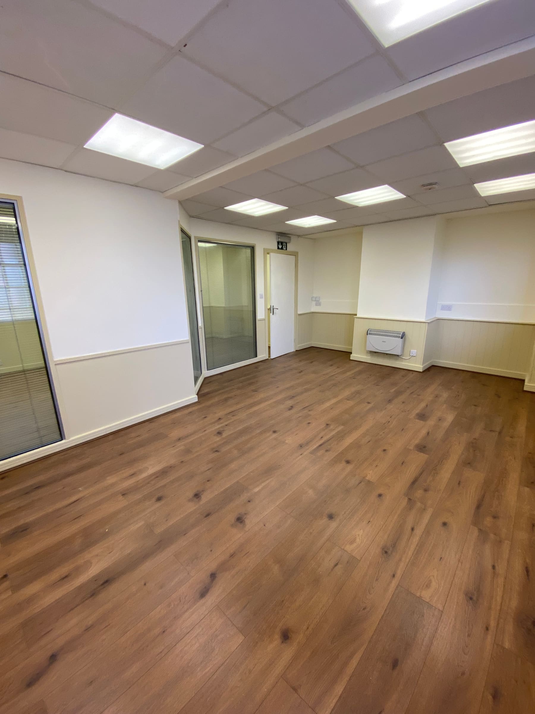 Commercial unit with reeded glass partition screens